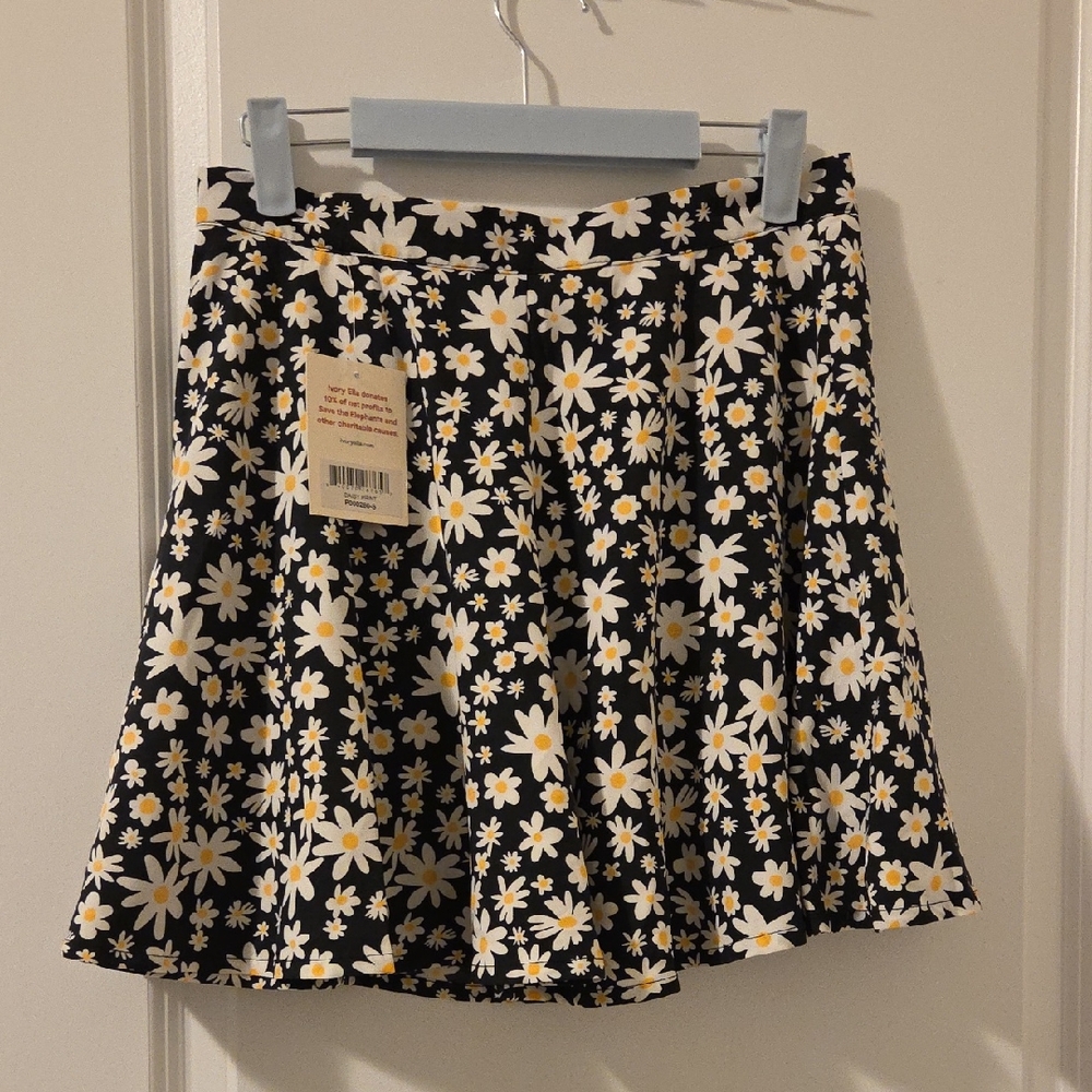Ivory Ella Black and White Daisy Skater Skirt